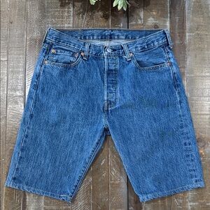 Levi's Men's 501 Original 100% Cotton Hemmed Jean Shorts W33 Medium Wash